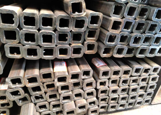 Buen precio Tubos de acero cuadrados de espesor de pared pesada sin costuras para aplicaciones de alta carga en línea